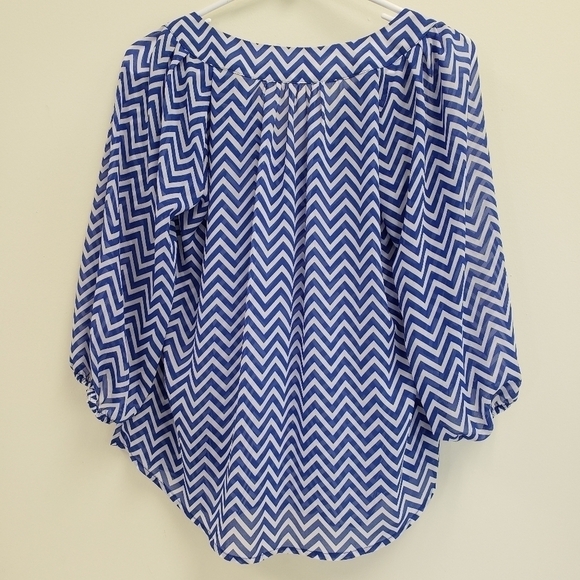 Takara Vneck Chevron Blue White Sheer Top Size Small - Picture 2 of 5